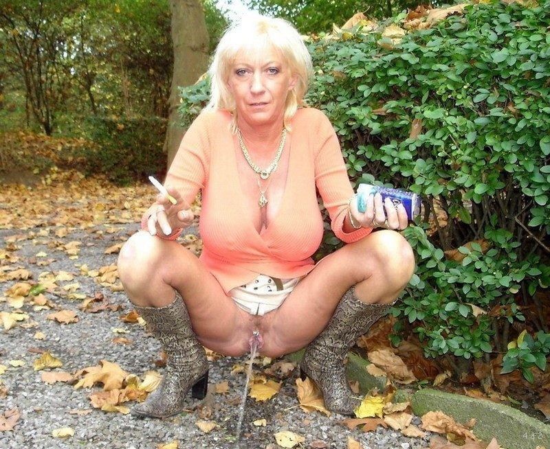 Lehrerin Granny Pisse Lutschen
